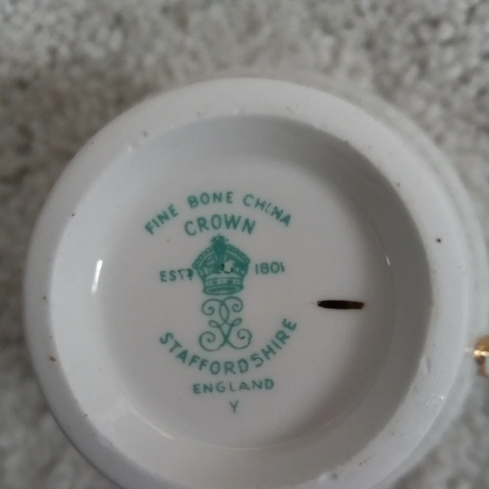 - VTG - Crown Staffordshire - Tea Cup and Saucer - Fine Bone China Made In…